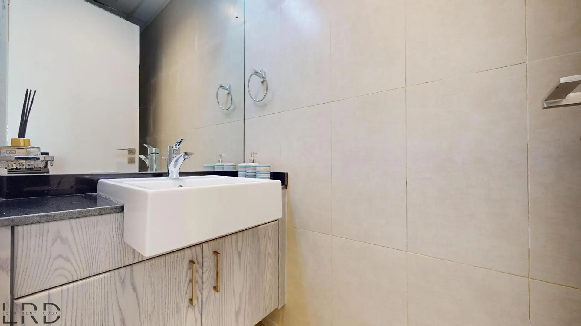 Elegant & Modern 1Br Apartment Dubai